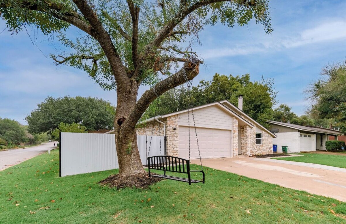 Photo 6 of Prime Location 4 bedroom South Austin