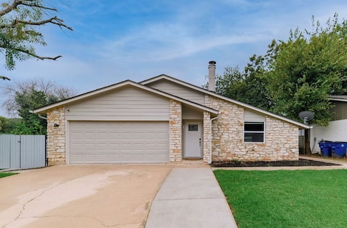 Prime Location 4 bedroom South Austin 