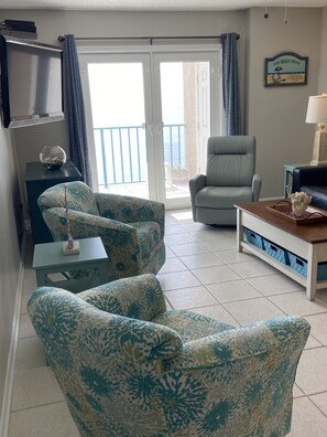 TV, DVD player - Beachfront Large Private Balcony Top Floor! Chairs, umbrella in storage room. (Gulf Shores)