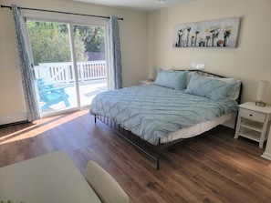 3 bedrooms, desk, iron/ironing board, travel cot