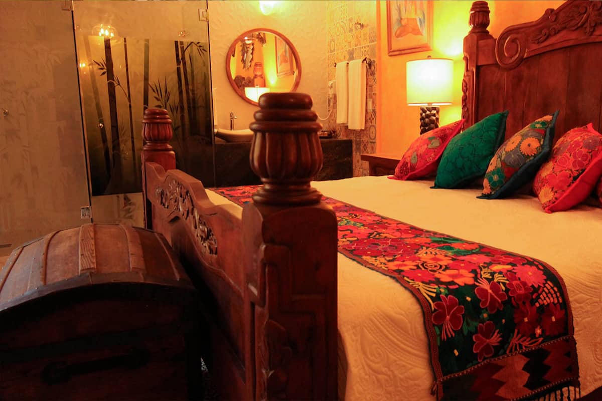 Frida | Hochwertige Bettwaren, Daunenbettdecken, Zimmersafe