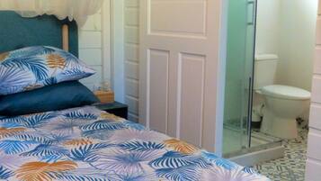 1 slaapkamer, een kluis op de kamer, een strijkplank/strijkijzer