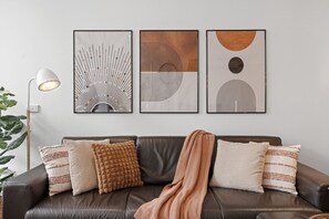 TV - Ultimate Comfort Gem in St Kilda  ⭐⭐⭐⭐⭐ (St Kilda)