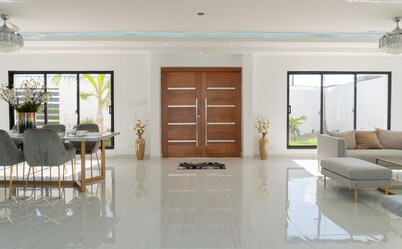 Modern Spacious 5 bedroom villa, Van & driver included 

