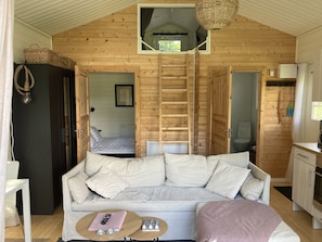 2 habitaciones, tabla de planchar con plancha, cuna de viaje y wifi