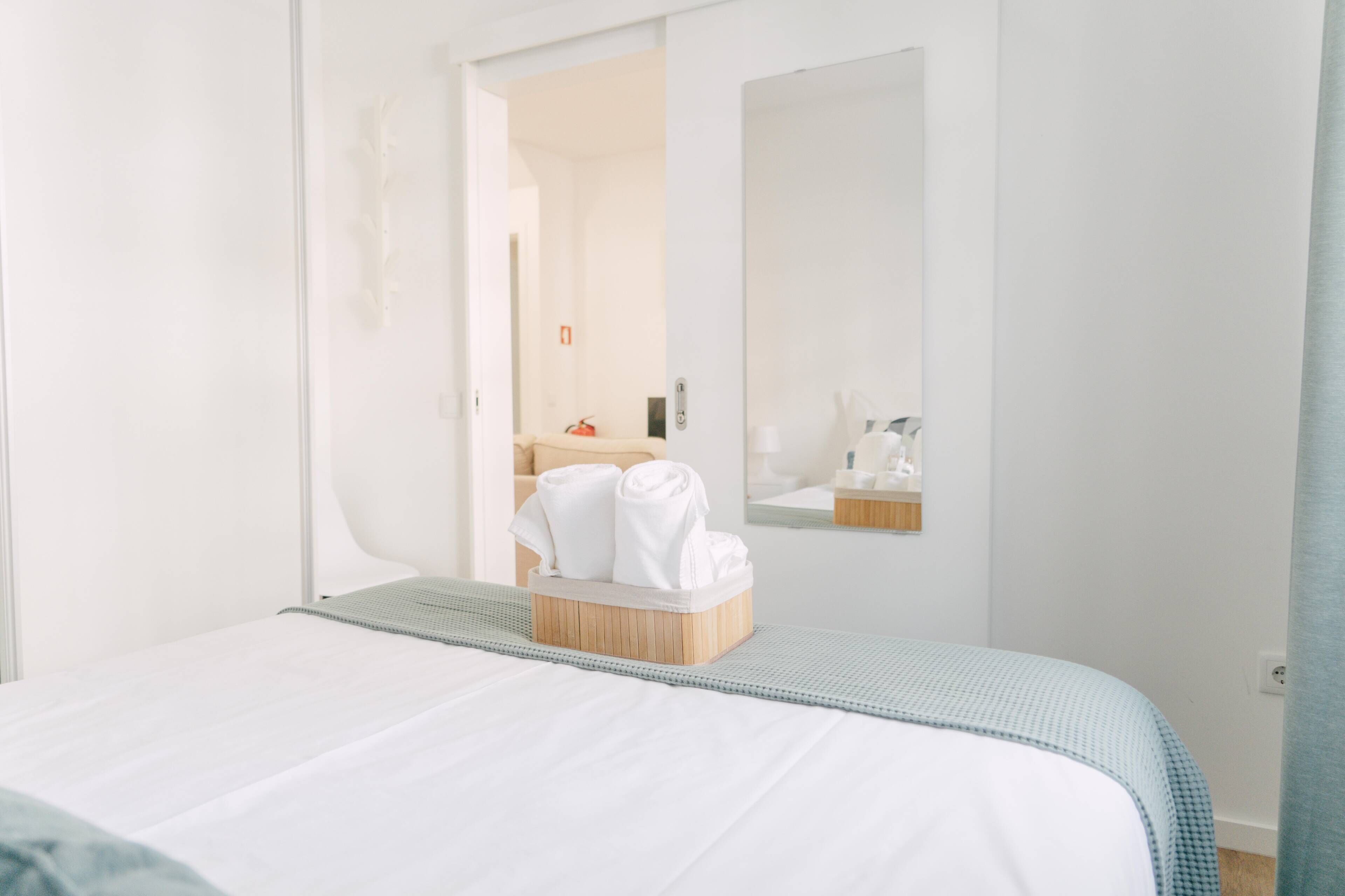 3 bedrooms, iron/ironing board, internet, bed sheets