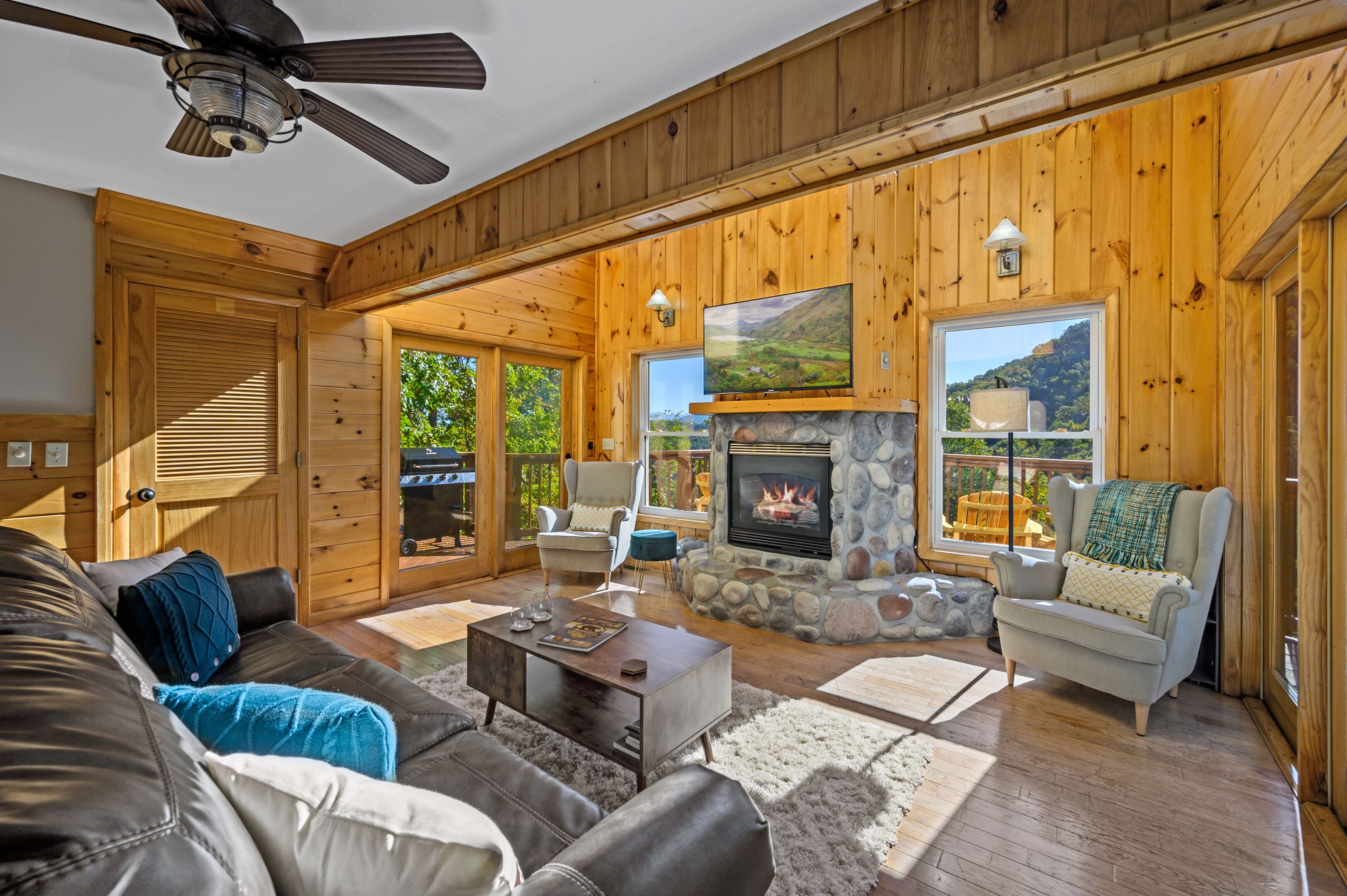 智能电视、壁炉、电子游戏、桌上足球