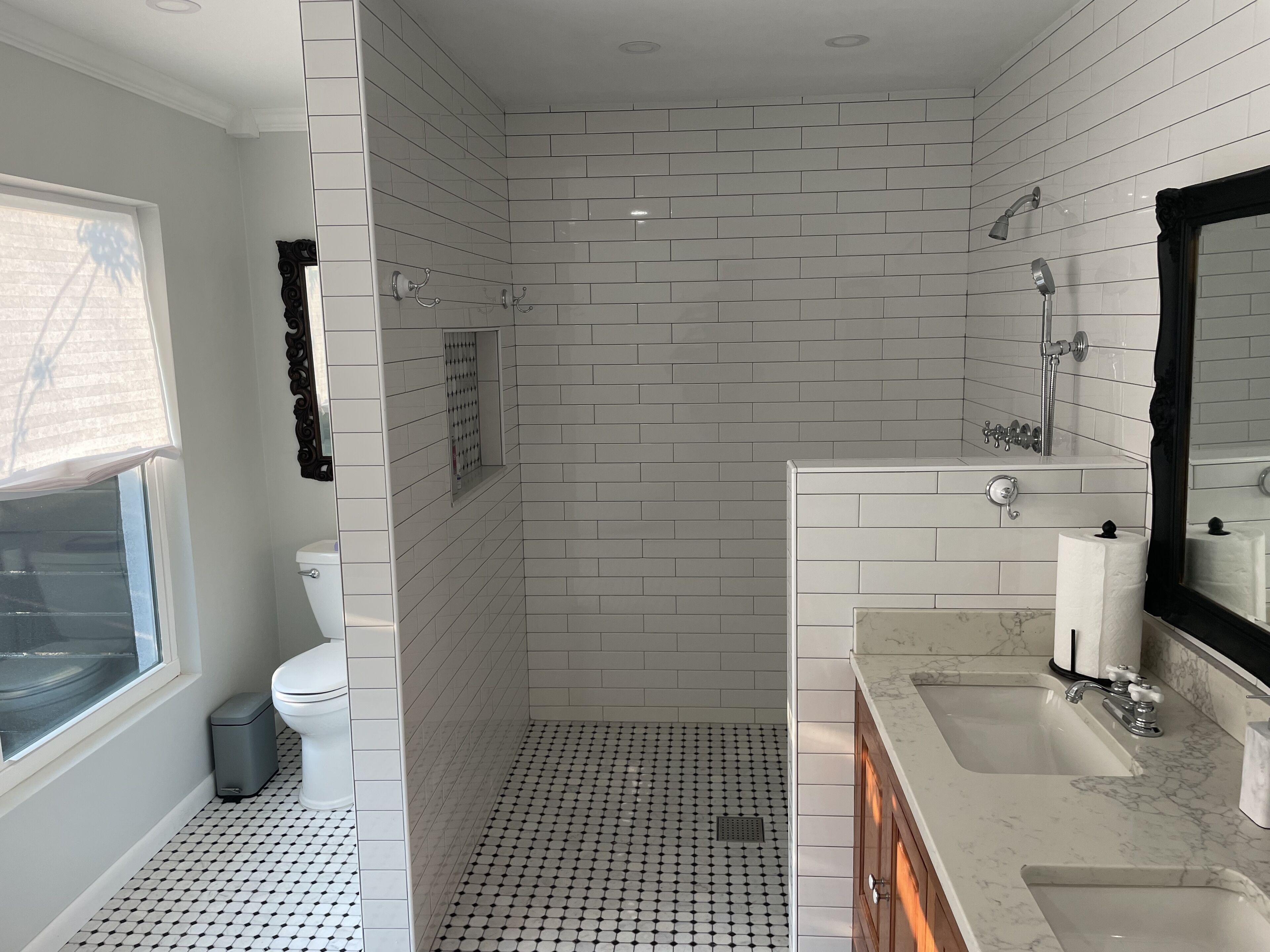 Combined shower/tub