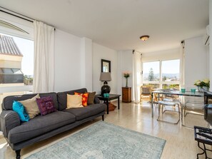 TV - Nice apartment for 4 people with pool, WIFI, A/C, TV, balcony and panoramic view (Aduanas)