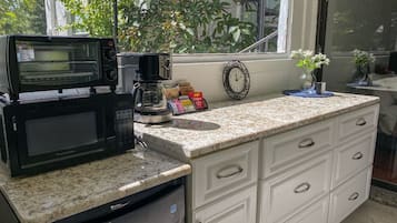 Fridge, microwave, coffee/tea maker, toaster