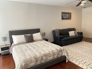 1 soverom, skrivebord, strykejern/-brett og wi-fi