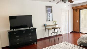 1 bedroom, desk, iron/ironing board, WiFi