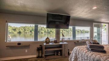 1 bedroom, desk, free WiFi, bed sheets