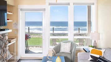 Televisión, chimenea y oficina