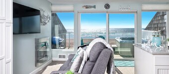 Oceanfront studio w/ hot tub & beach access