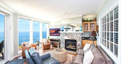 Coastal Breakers Condo, Ocean Patio, BBQ & Pool