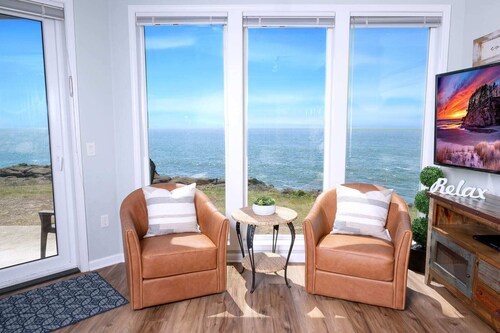 Oceanfront & Whale Watching - Coastal Breakers