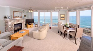 TV, fireplace, Hulu, streaming services - Captains Choice Condo, Panoramic Views & Pool (Depoe Bay)
