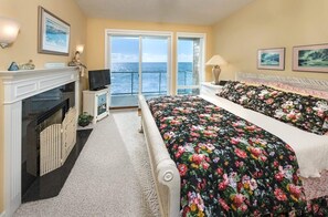 2 bedrooms, desk, iron/ironing board, WiFi