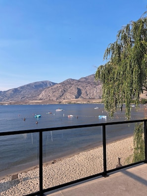 Family Suite, Lake View | Terrace/patio - Richter Pass Beach Resort (Osoyoos)