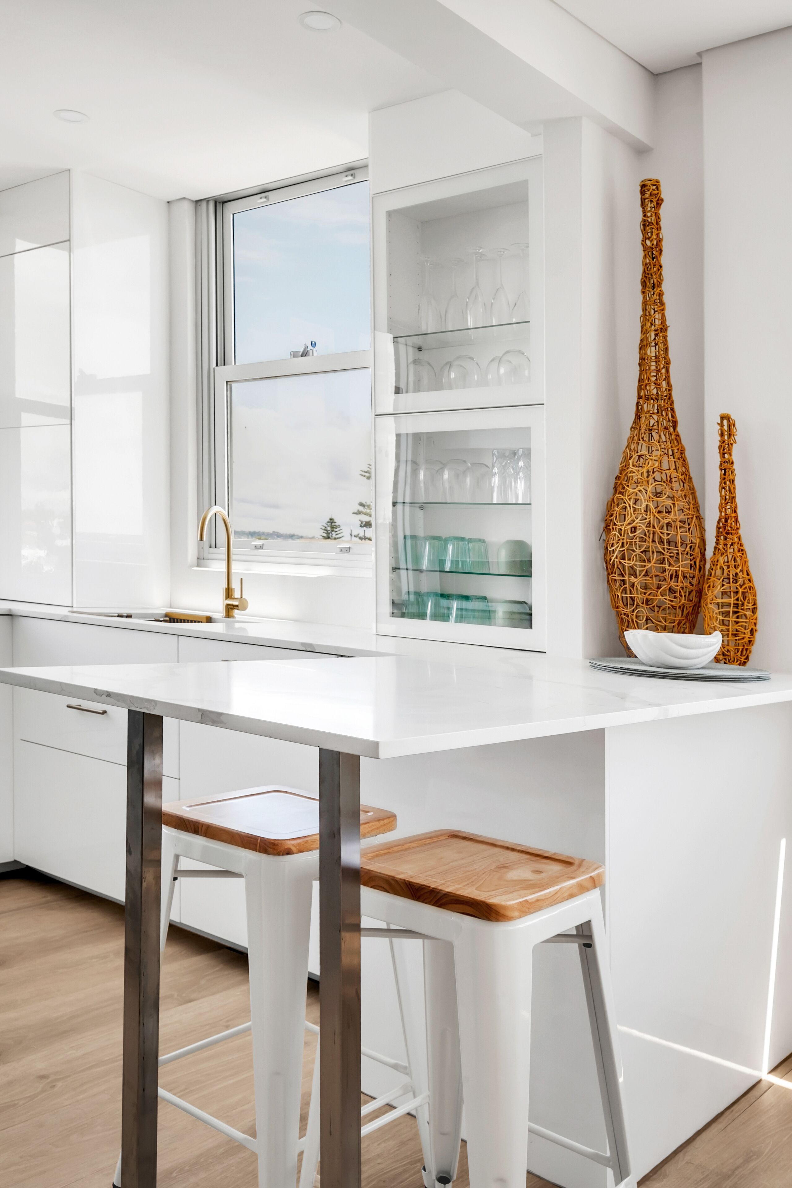 Beachfront Beauty with 270° Views Short Level Walk to Manly — image 10