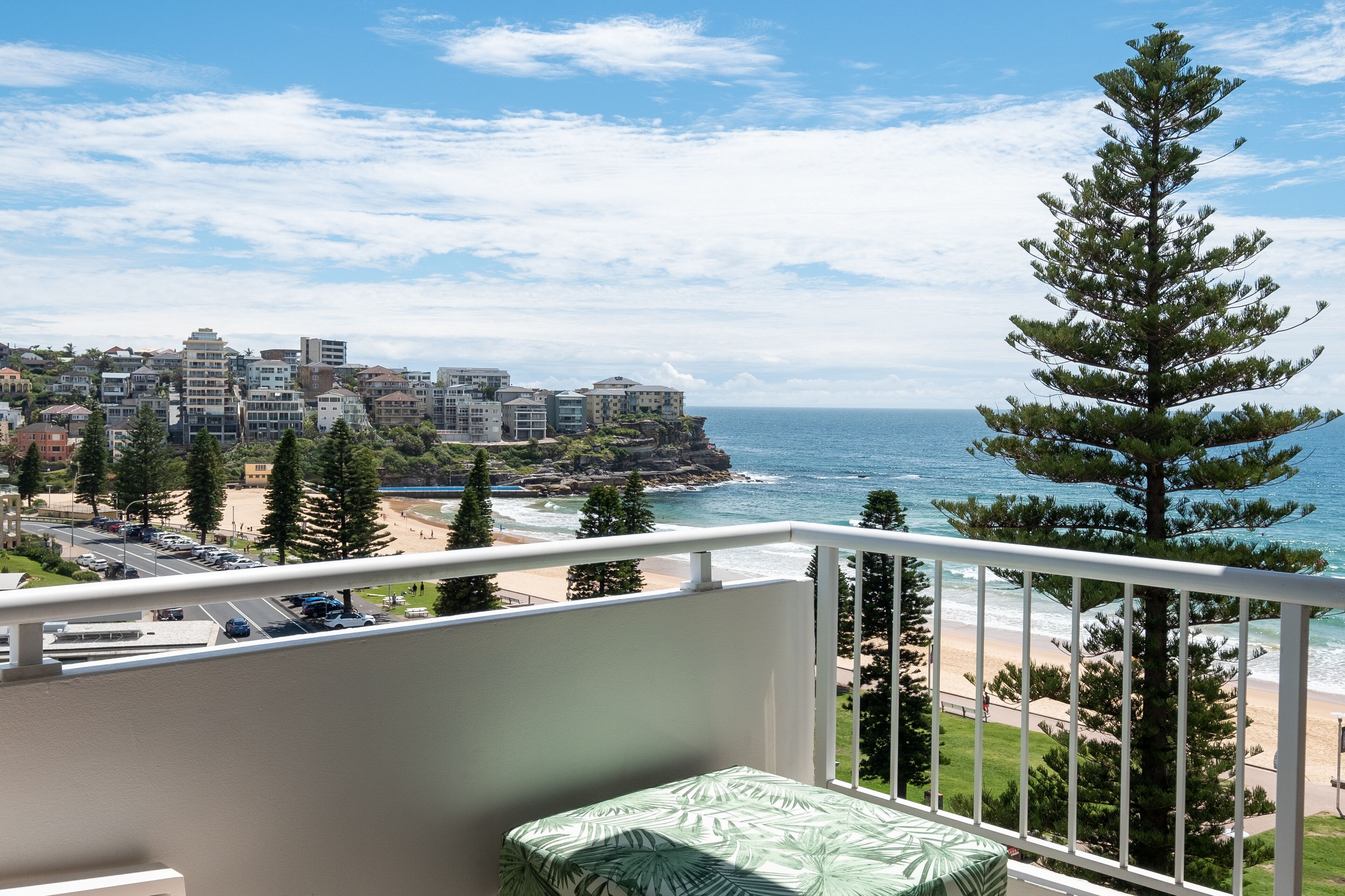 Beachfront Beauty with 270° Views Short Level Walk to Manly — image 7
