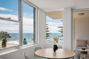 Dining - Beachfront Beauty with 270° Views Short Level Walk to Manly (Manly)