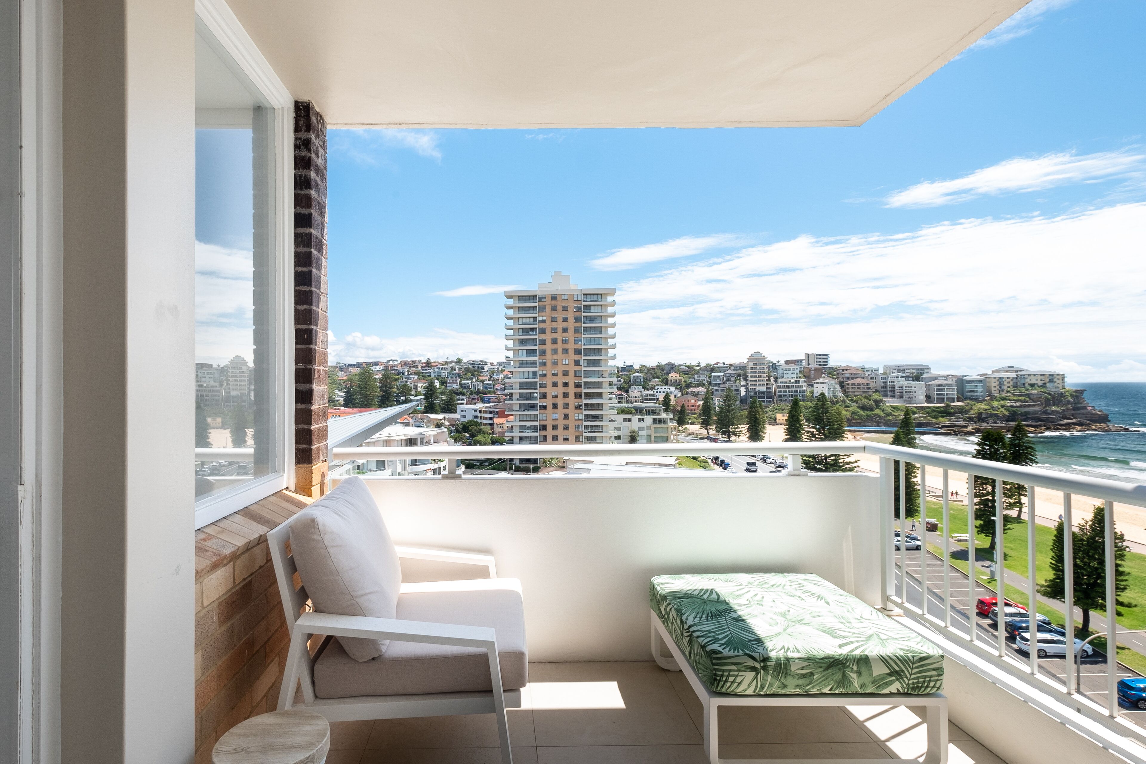 Beachfront Beauty with 270° Views Short Level Walk to Manly — image 12