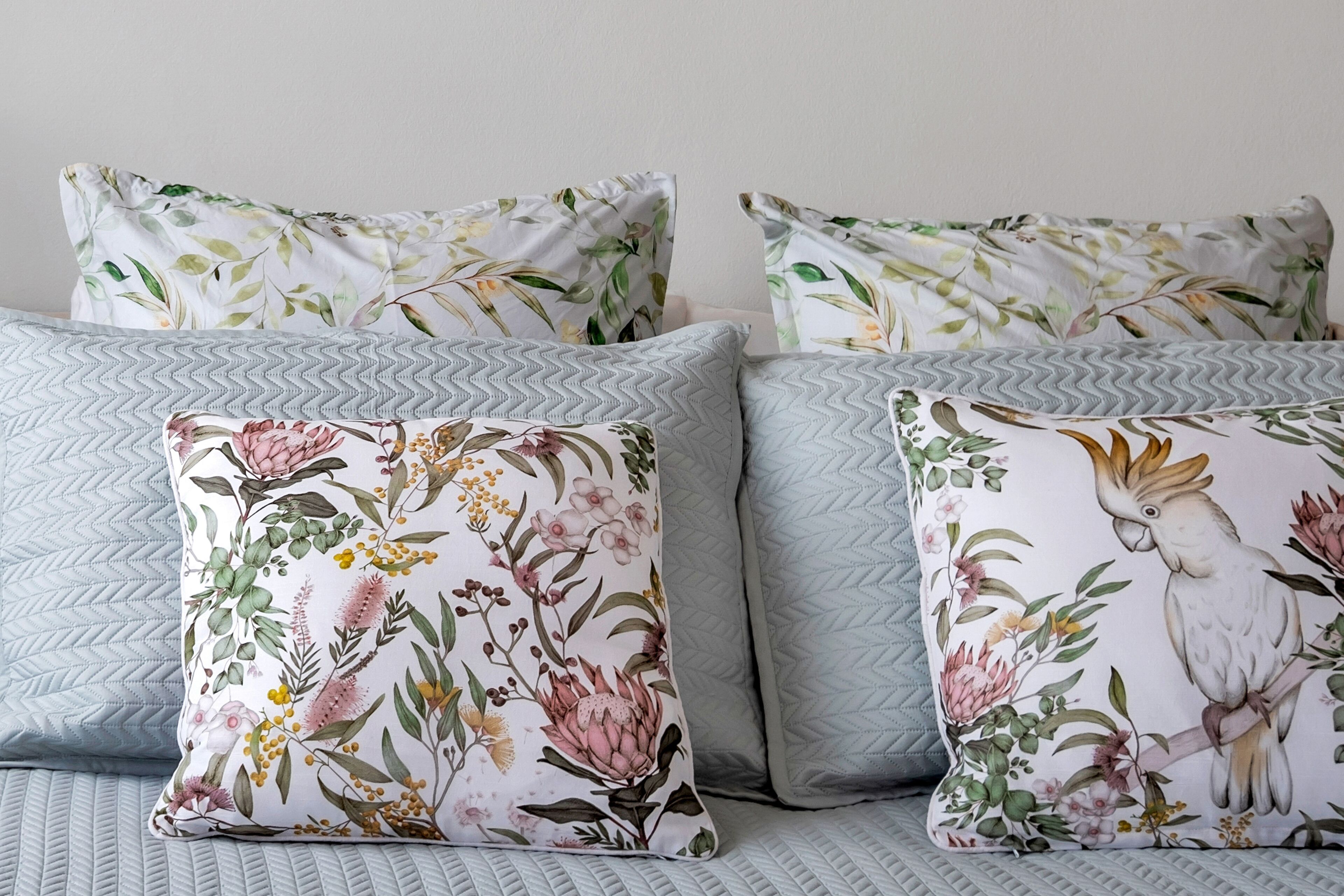 Beachfront Beauty with 270° Views Short Level Walk to Manly — image 16