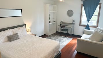 1 soverom, skrivebord, wi-fi (inkludert) og sengetøy