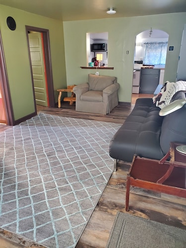 Cozy one bedroom, newly remodeled.