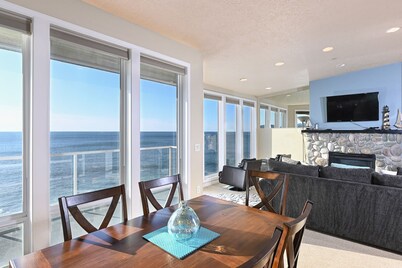 Oceanfront, Whale Watching, Pool - Captains Cove