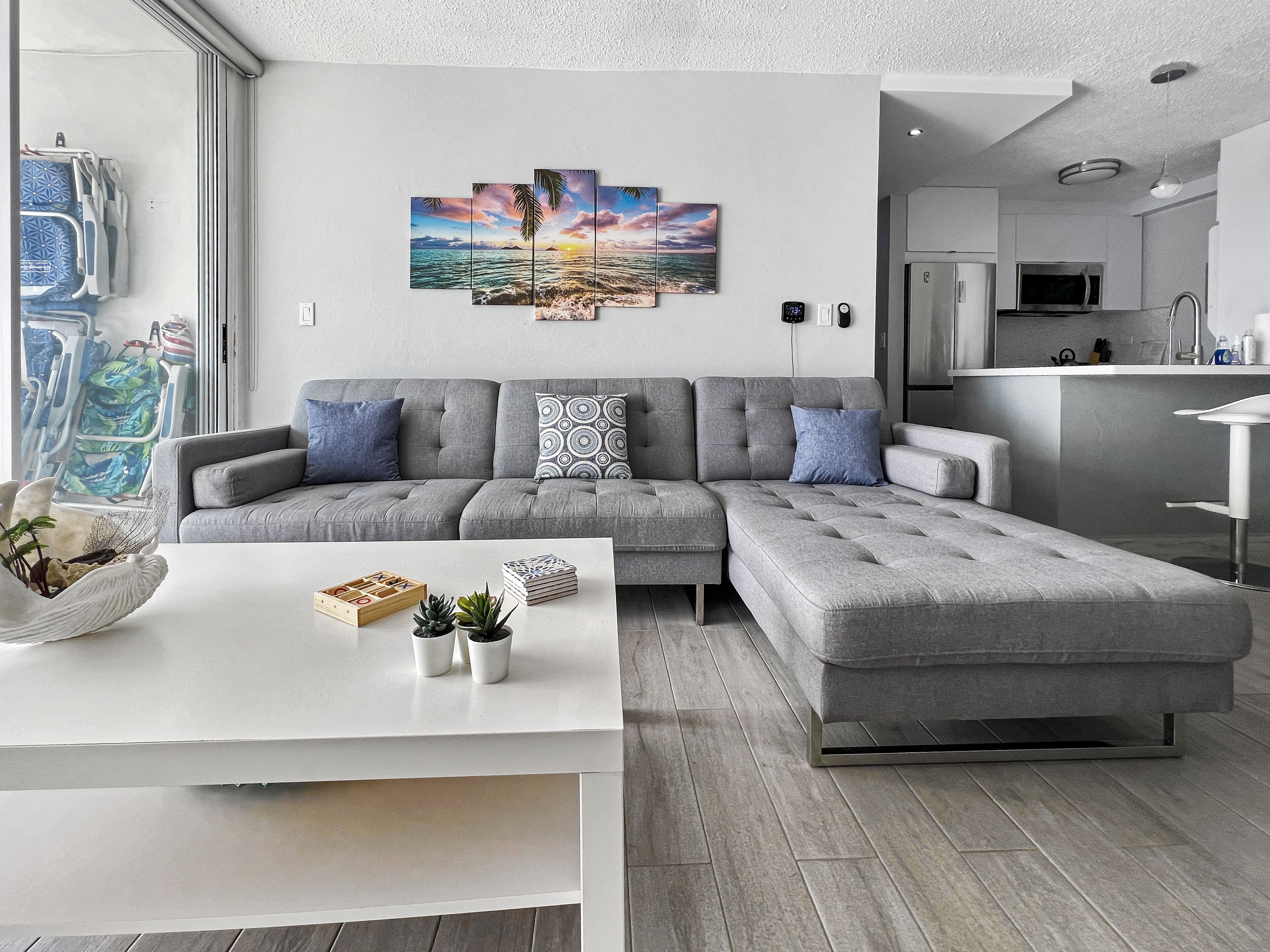 Smart TV, books, offices