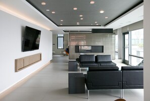 Interior - Trendy Navy Yard 1BR w/ Gym & W/D, steps from Nats Park, by Blueground (Washington, D.C.)