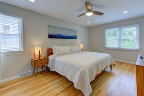 5 bedrooms, desk, iron/ironing board, free WiFi