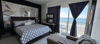 Triton's Cozy Condo-Sleeps 14