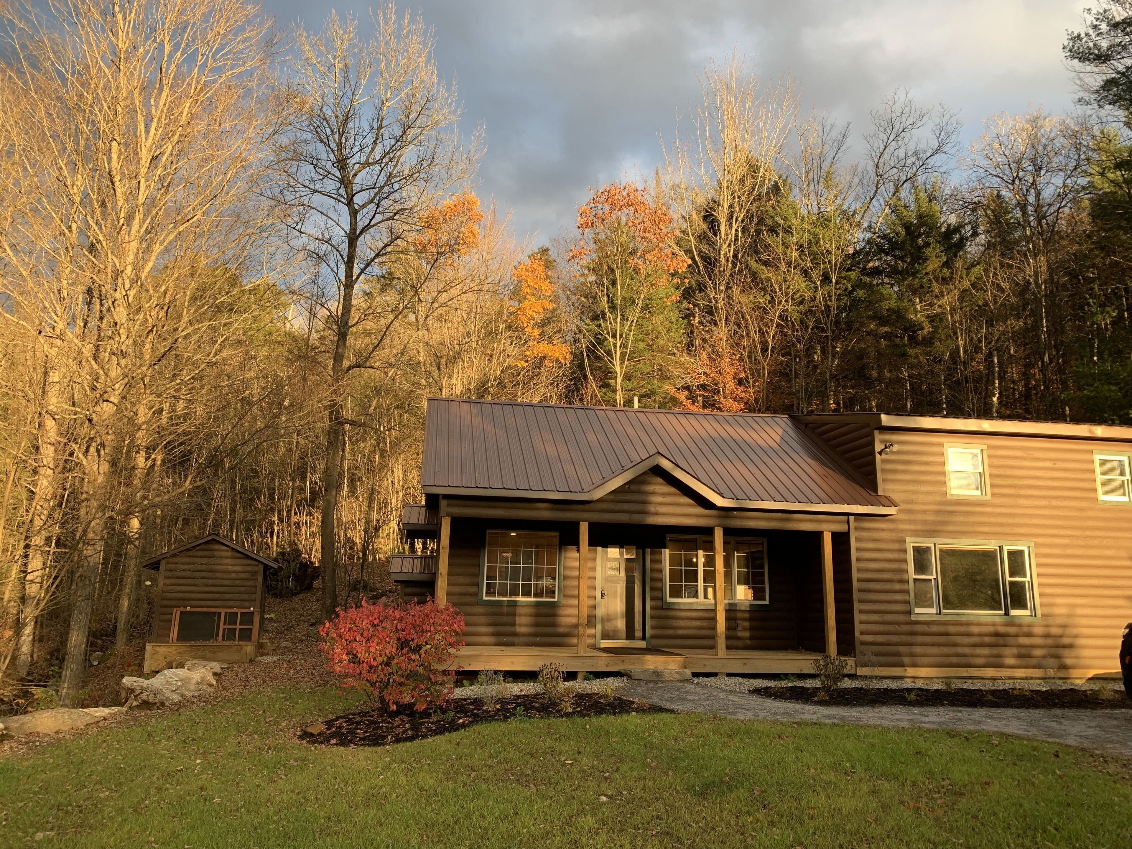 Private mountainside retreat, perfect home-base for rafting and hiking 
