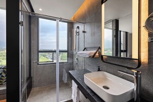 Classic Family Room | Bathroom | Slippers, towels, shampoo, toilet paper