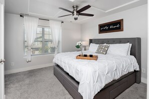 2 Schlafzimmer, Schreibtisch, Bügeleisen/Bügelbrett, WLAN