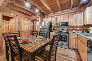 冰箱、微波炉、烤箱、炉灶