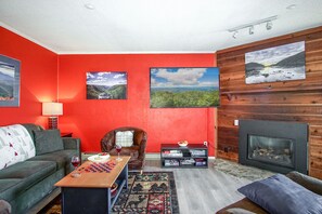 TV, fireplace