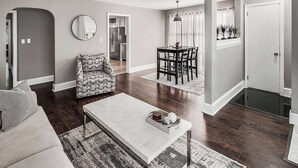 Smart TV, fireplace, offices - Stylish & Updated 3BR ~ 2 mi to Uptown ~ Poker Table (Charlotte)