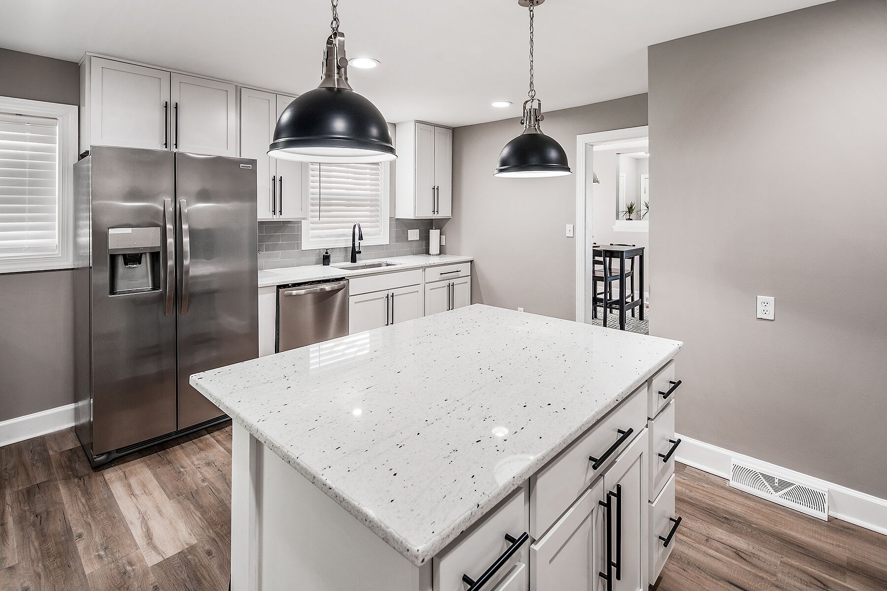 ثلاجة، ميكروويف، فرن، موقد طهي مسطح