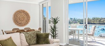 Marina View - Stylish spacious apartment overlooking the beautiful Harbour