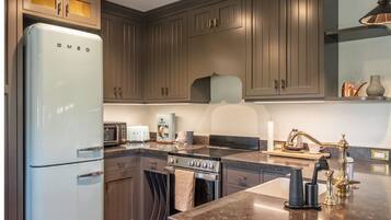 Fridge, oven