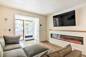 TV, fireplace - The Cottages: Ski-In/Out Retreat - Hike & Explore! (Beaver)