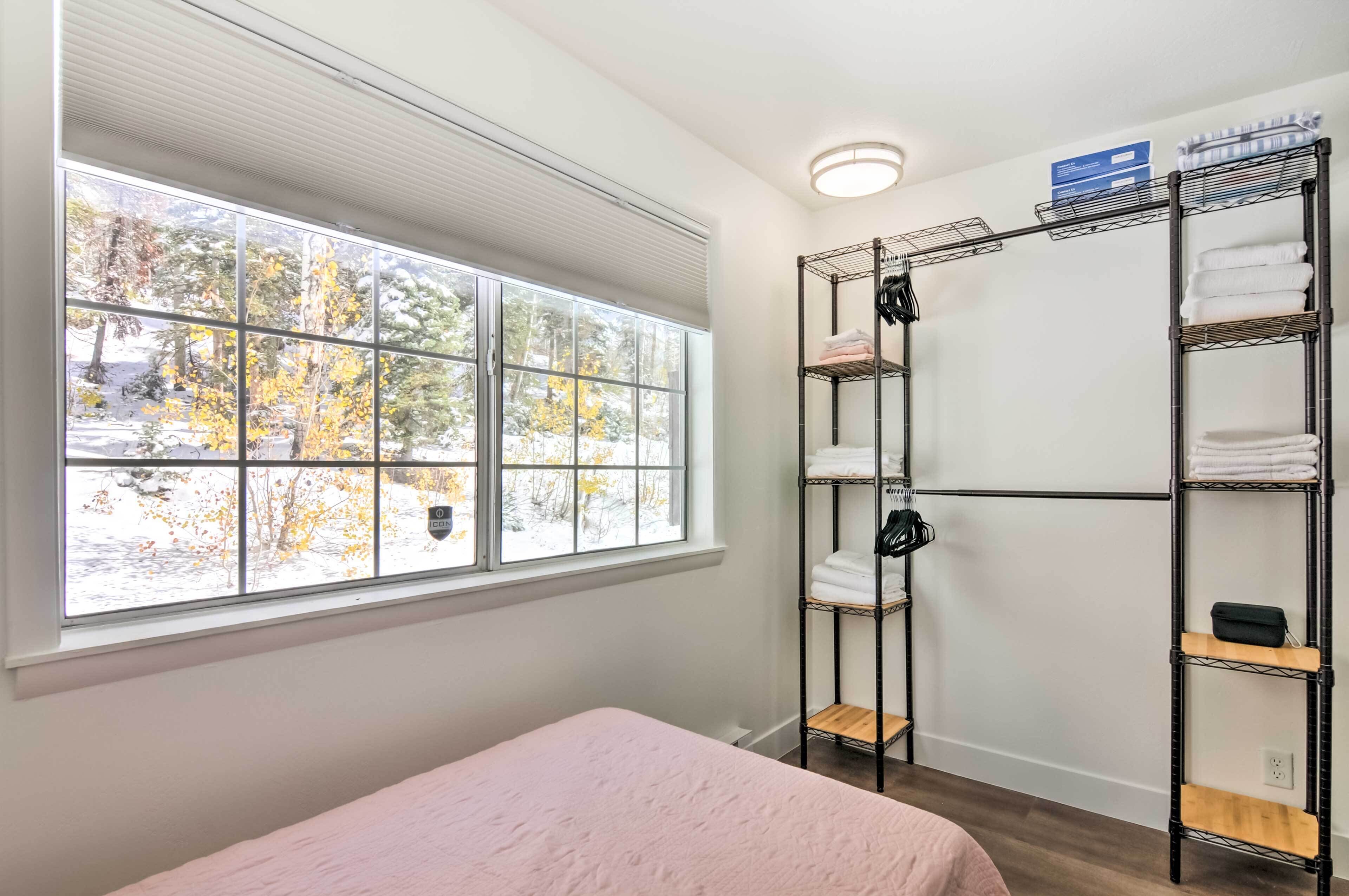 1 bedroom, desk, iron/ironing board, internet