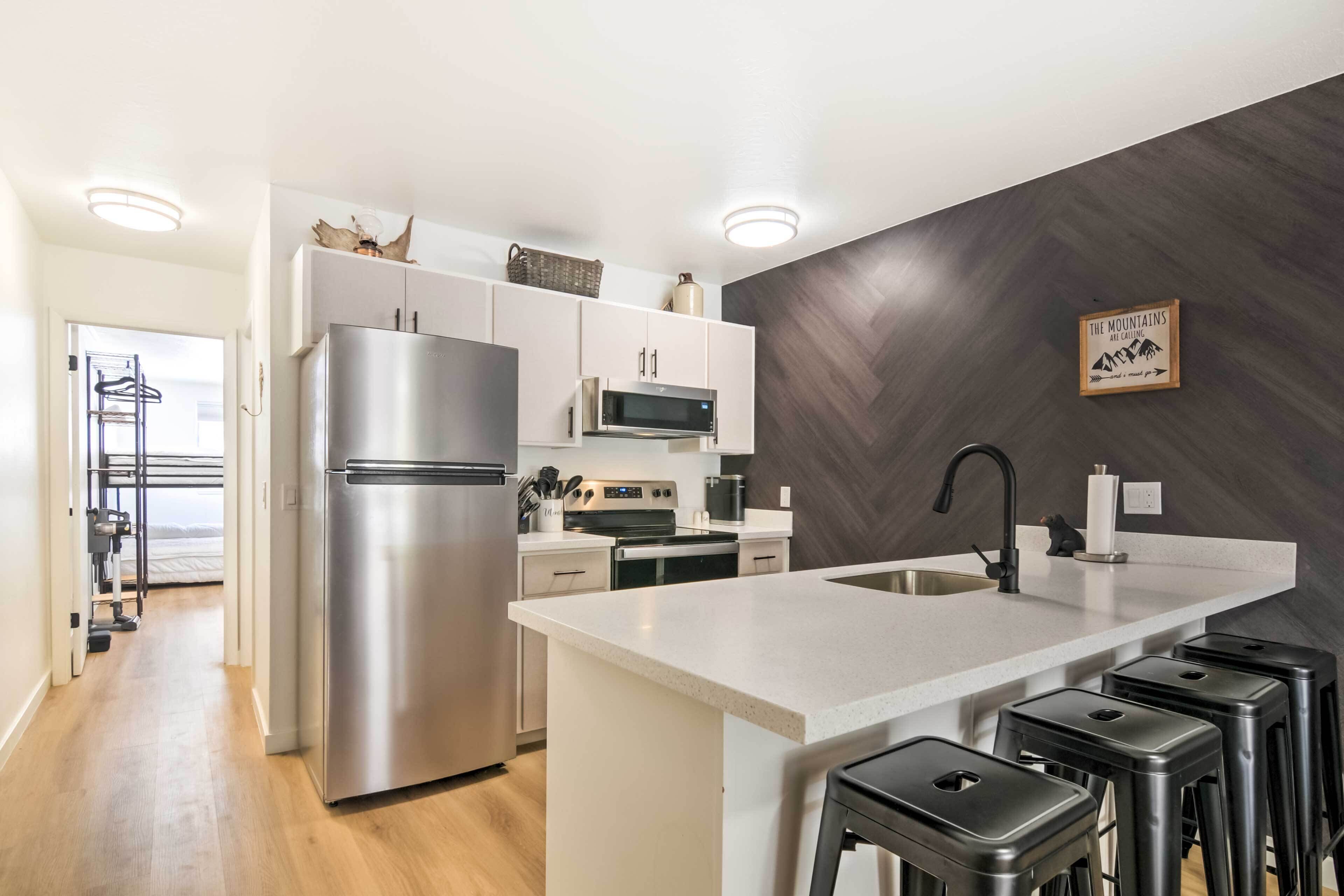 Fridge, microwave, stovetop, dishwasher