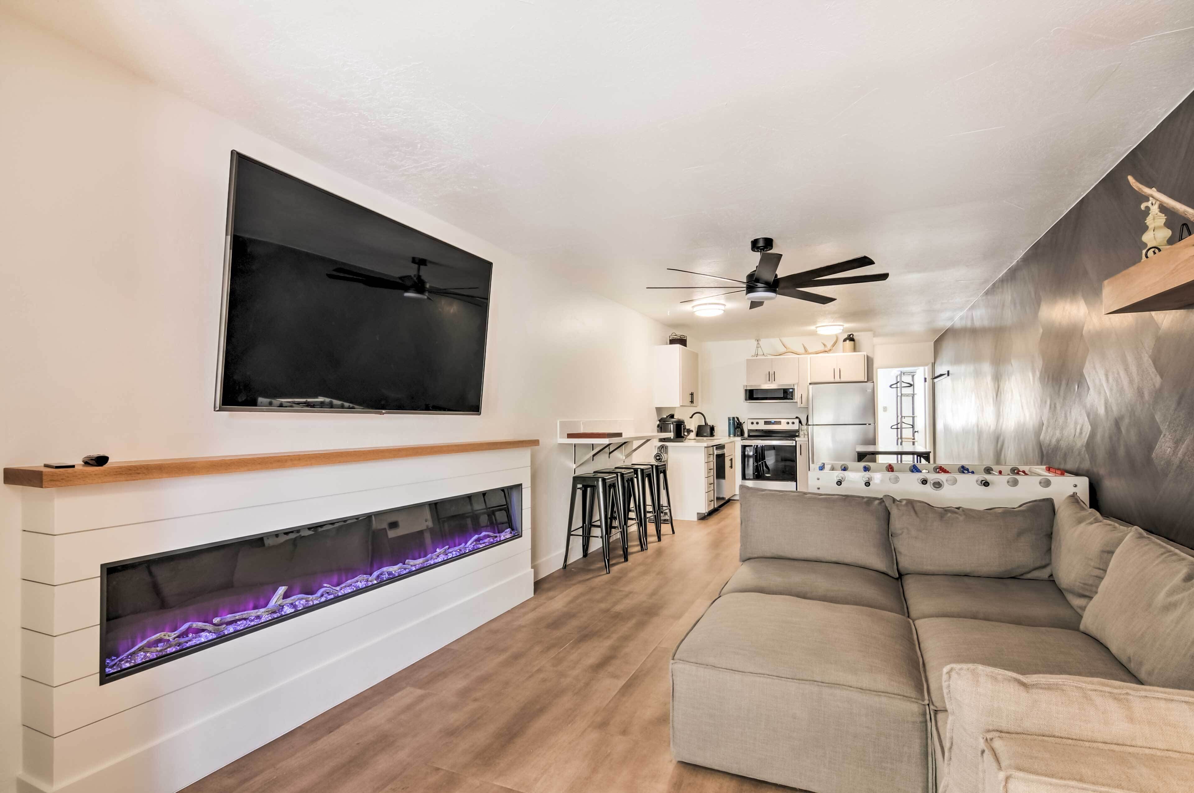 TV, fireplace