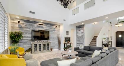 Pool, Fire Pit & Grill: Goodyear Home!